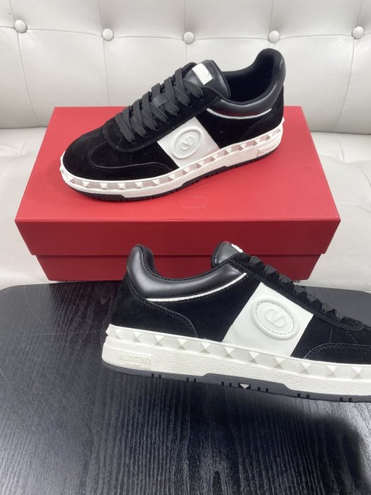 High-Quality Valentino Men's Shoes on Yupoo