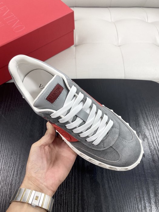High-Quality Valentino Men's Shoes on Yupoo