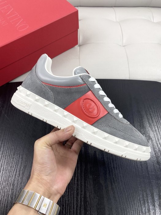 High-Quality Valentino Men's Shoes on Yupoo