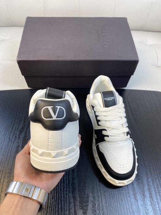 High-Quality Valentino Men's Shoes on Yupoo