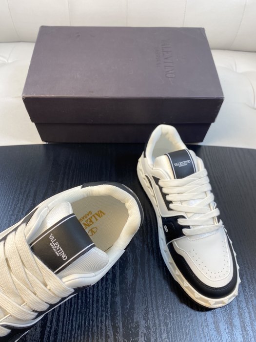 High-Quality Valentino Men's Shoes on Yupoo