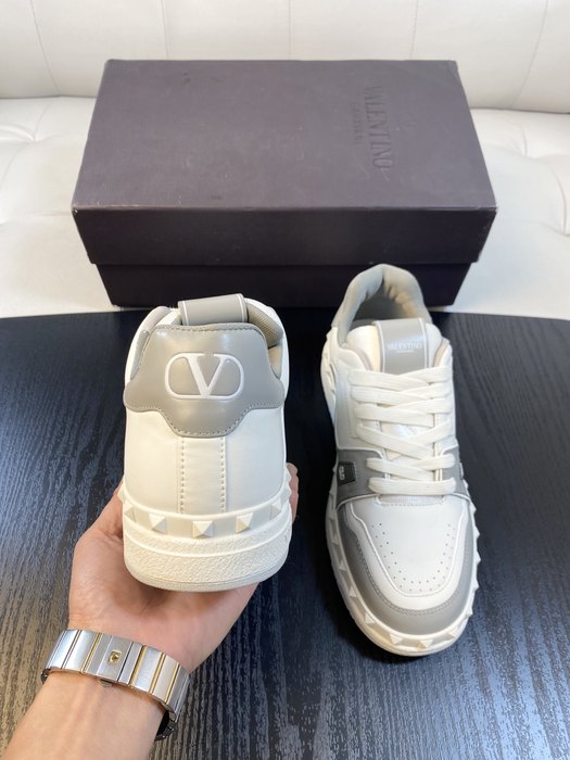 High-Quality Valentino Men's Shoes on Yupoo