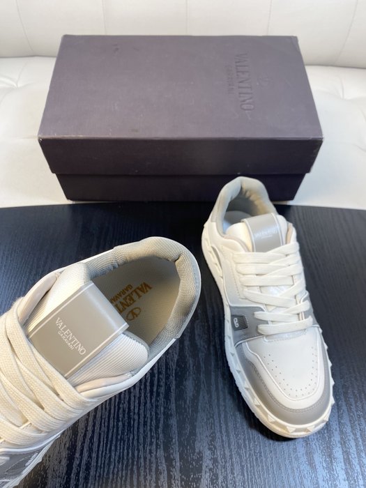 High-Quality Valentino Men's Shoes on Yupoo