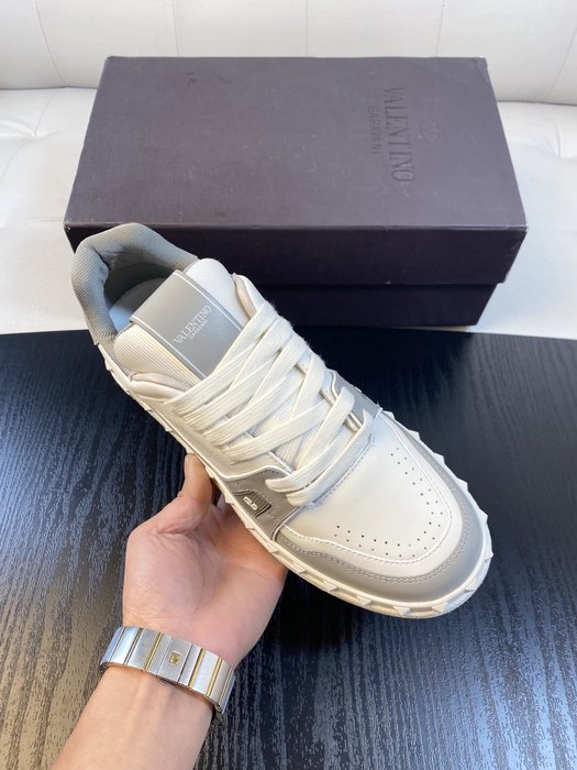 High-Quality Valentino Men's Shoes on Yupoo