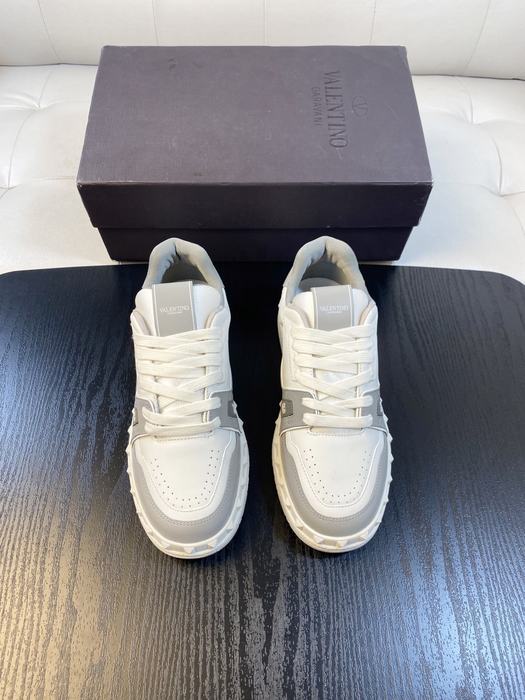 High-Quality Valentino Men's Shoes on Yupoo