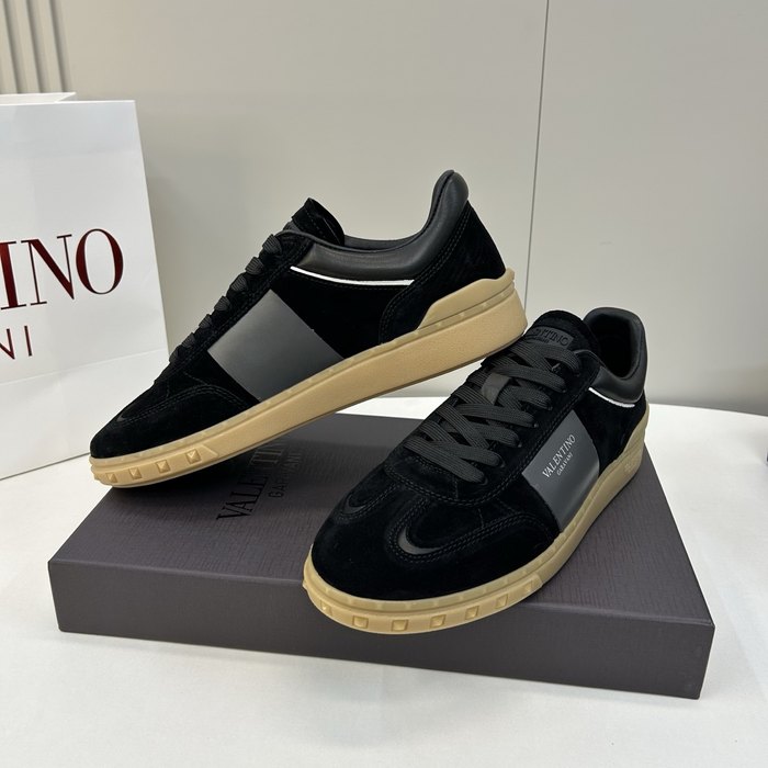 High-Quality Valentino Men's Shoes on Yupoo