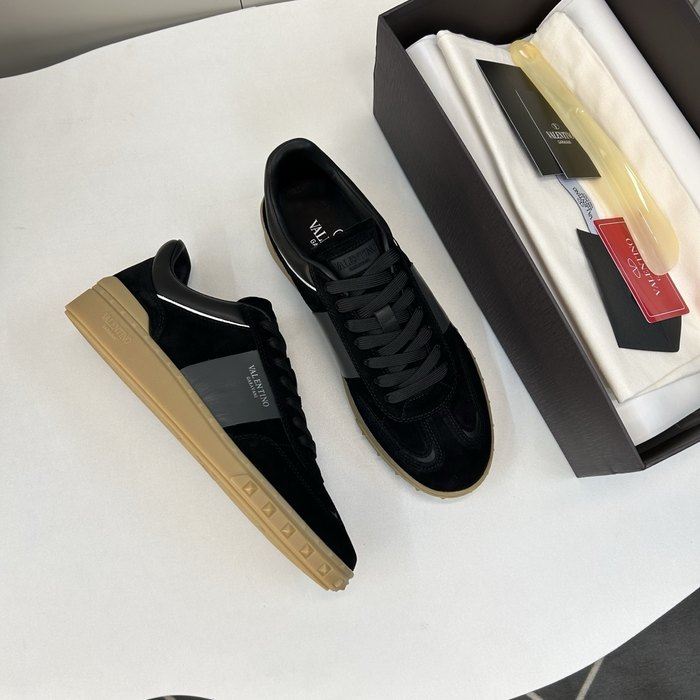 High-Quality Valentino Men's Shoes on Yupoo