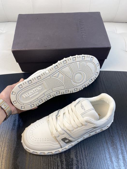 High-Quality Valentino Men's Shoes on Yupoo