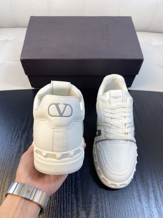 High-Quality Valentino Men's Shoes on Yupoo