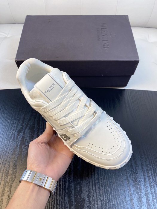 High-Quality Valentino Men's Shoes on Yupoo