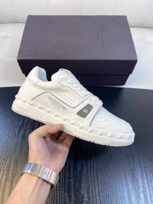 High-Quality Valentino Men's Shoes on Yupoo