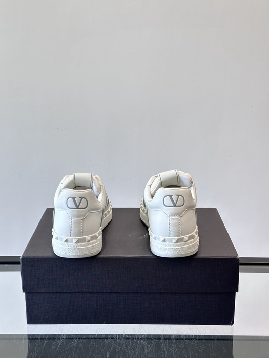 High-Quality Valentino Men's Shoes on Yupoo