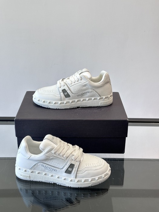 High-Quality Valentino Men's Shoes on Yupoo