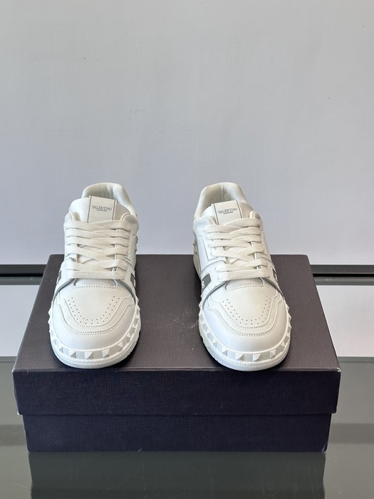 High-Quality Valentino Men's Shoes on Yupoo