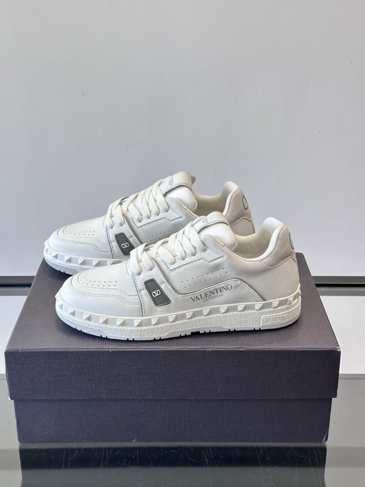 High-Quality Valentino Men's Shoes on Yupoo