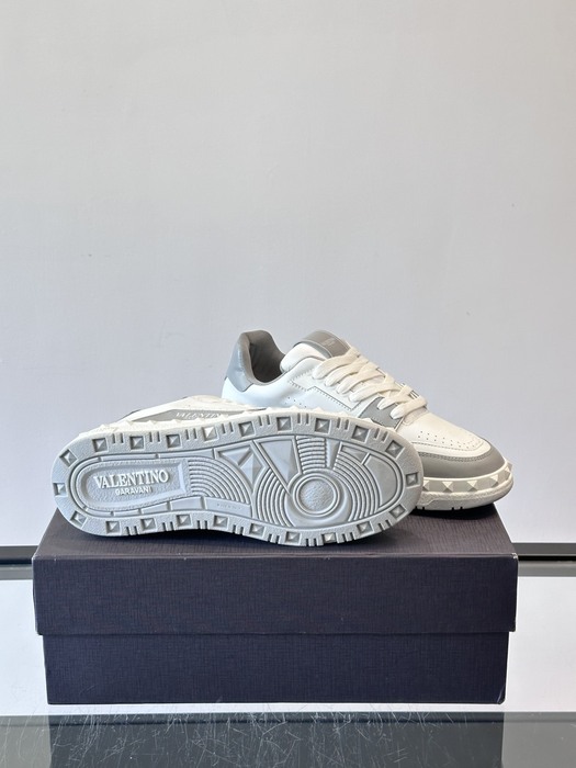 High-Quality Valentino Men's Shoes on Yupoo