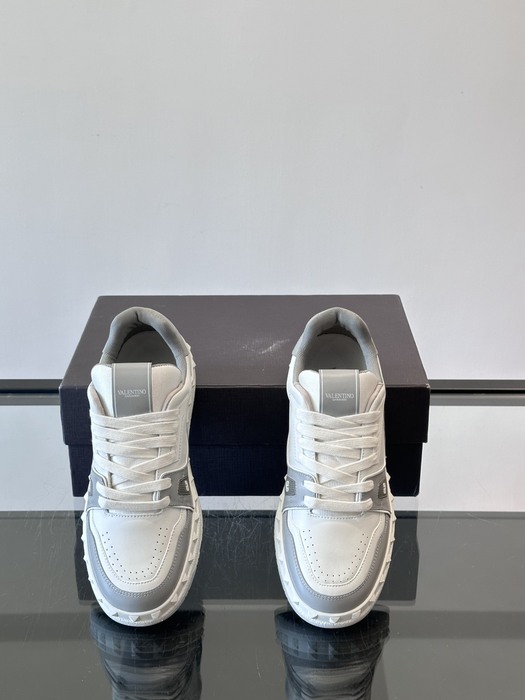 High-Quality Valentino Men's Shoes on Yupoo