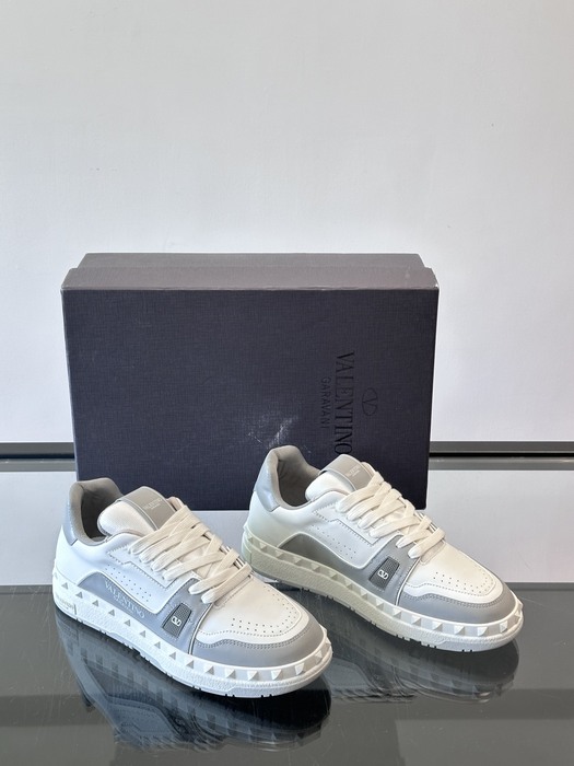 High-Quality Valentino Men's Shoes on Yupoo