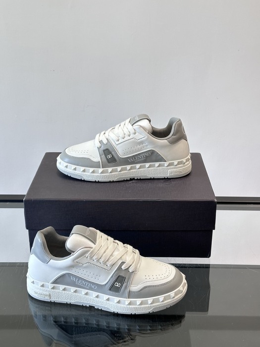 High-Quality Valentino Men's Shoes on Yupoo