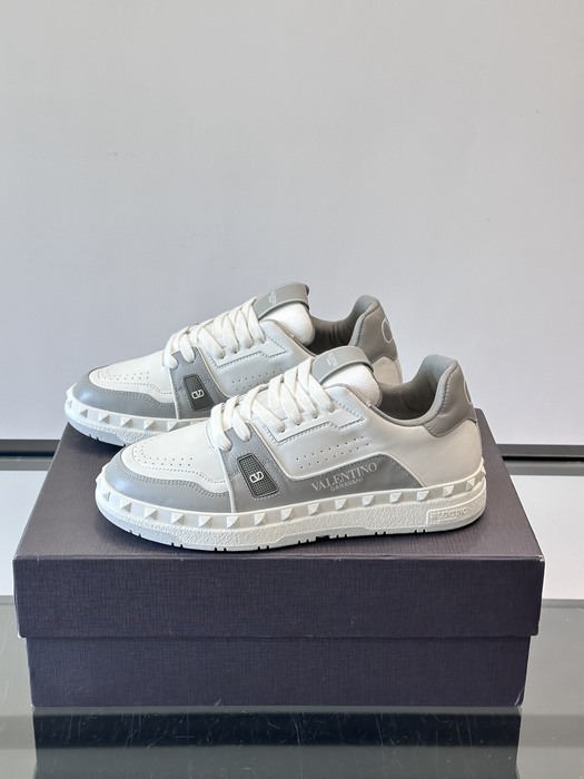 High-Quality Valentino Men's Shoes on Yupoo