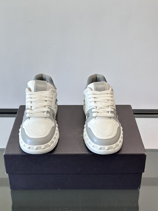 High-Quality Valentino Men's Shoes on Yupoo