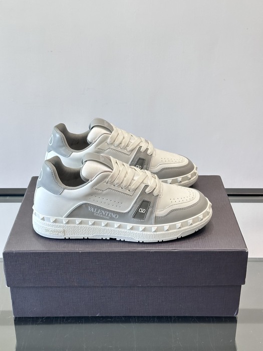 High-Quality Valentino Men's Shoes on Yupoo