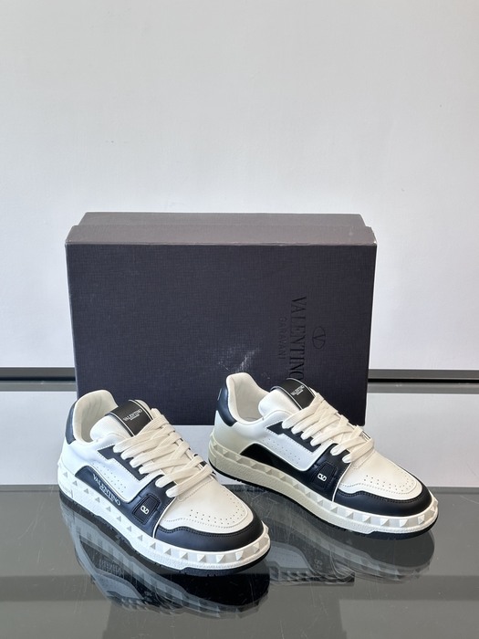 High-Quality Valentino Men's Shoes on Yupoo