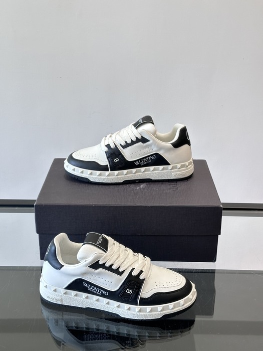 High-Quality Valentino Men's Shoes on Yupoo