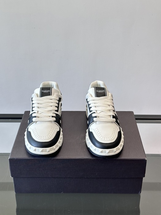 High-Quality Valentino Men's Shoes on Yupoo