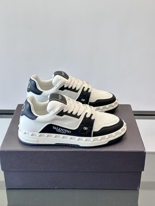 High-Quality Valentino Men's Shoes on Yupoo