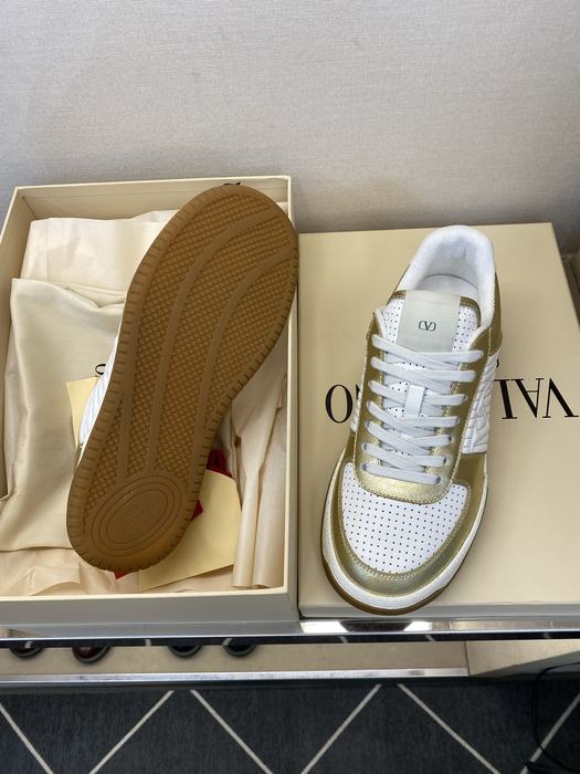 High-Quality Valentino Men's Shoes on Yupoo