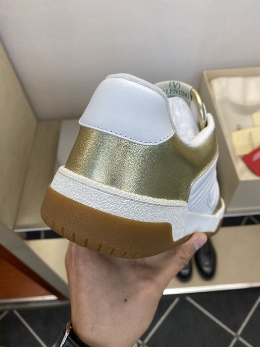 High-Quality Valentino Men's Shoes on Yupoo