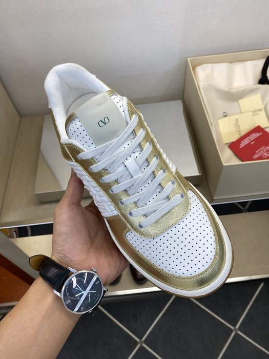 High-Quality Valentino Men's Shoes on Yupoo