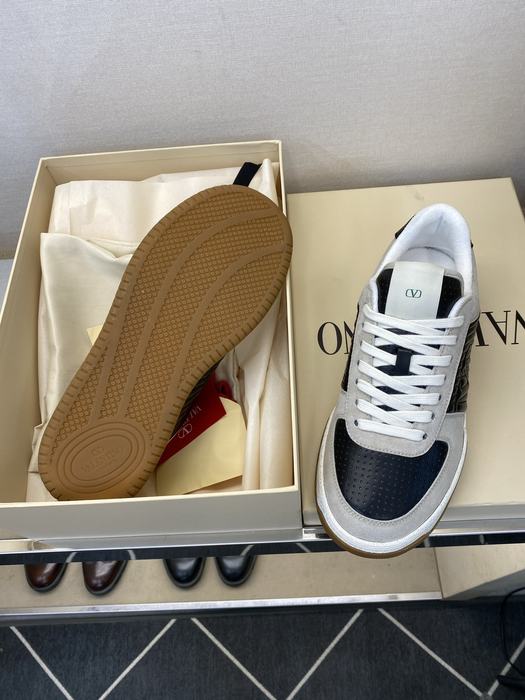 High-Quality Valentino Men's Shoes on Yupoo