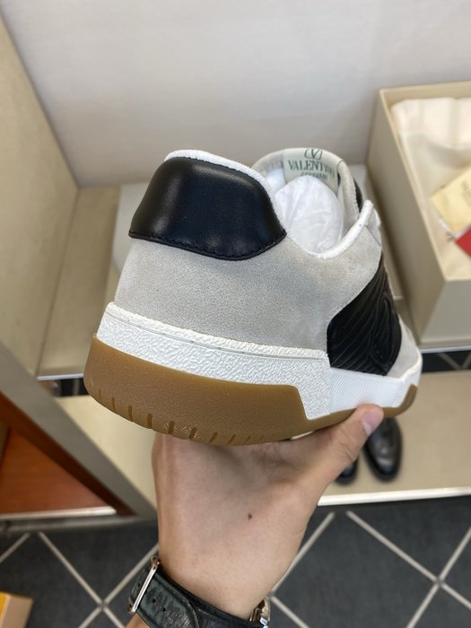 High-Quality Valentino Men's Shoes on Yupoo