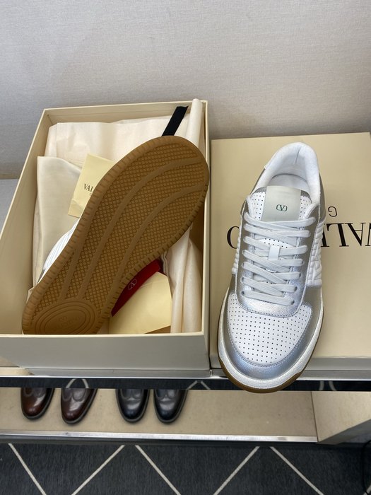 High-Quality Valentino Men's Shoes on Yupoo