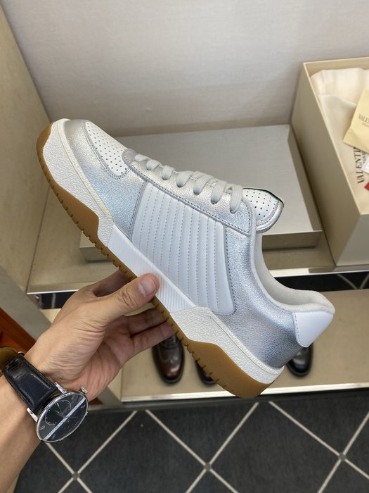 High-Quality Valentino Men's Shoes on Yupoo