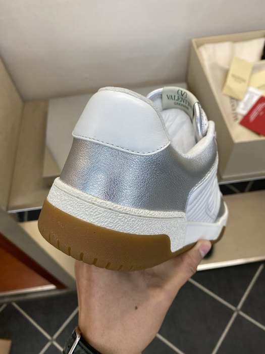 High-Quality Valentino Men's Shoes on Yupoo