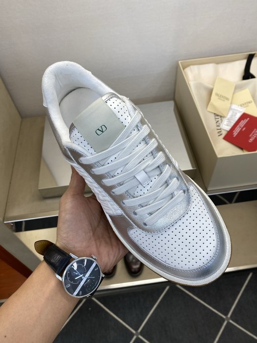 High-Quality Valentino Men's Shoes on Yupoo