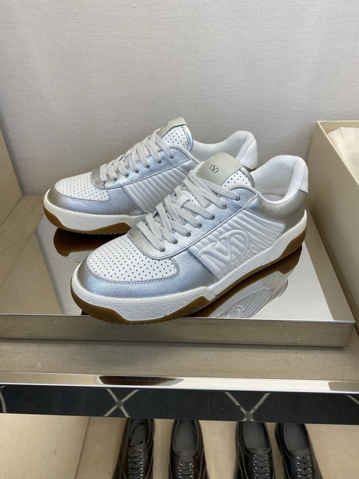 High-Quality Valentino Men's Shoes on Yupoo