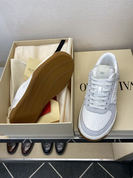 High-Quality Valentino Men's Shoes on Yupoo