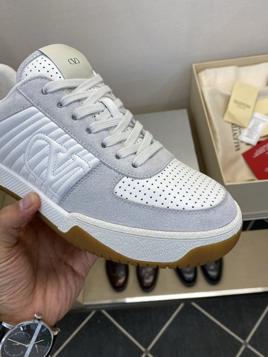 High-Quality Valentino Men's Shoes on Yupoo