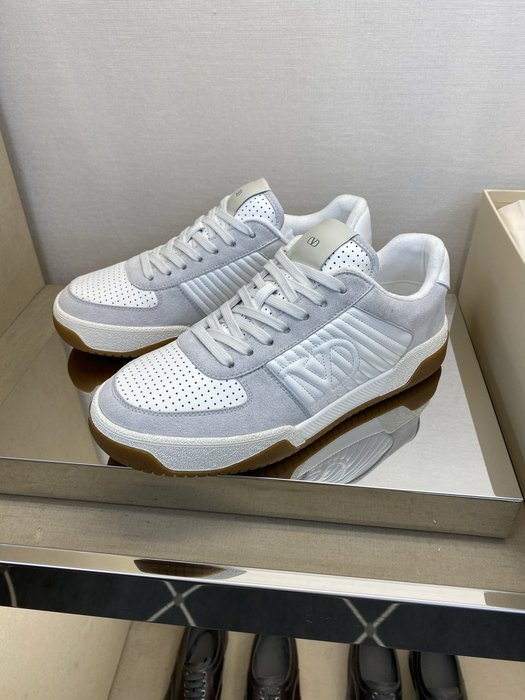 High-Quality Valentino Men's Shoes on Yupoo