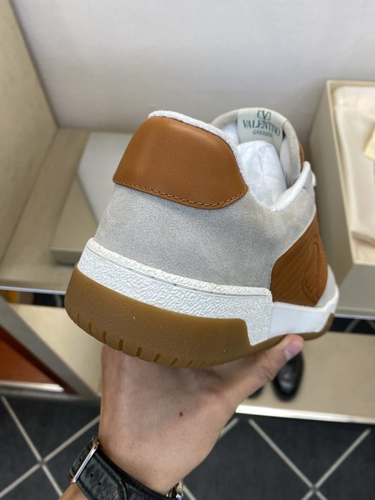 High-Quality Valentino Men's Shoes on Yupoo