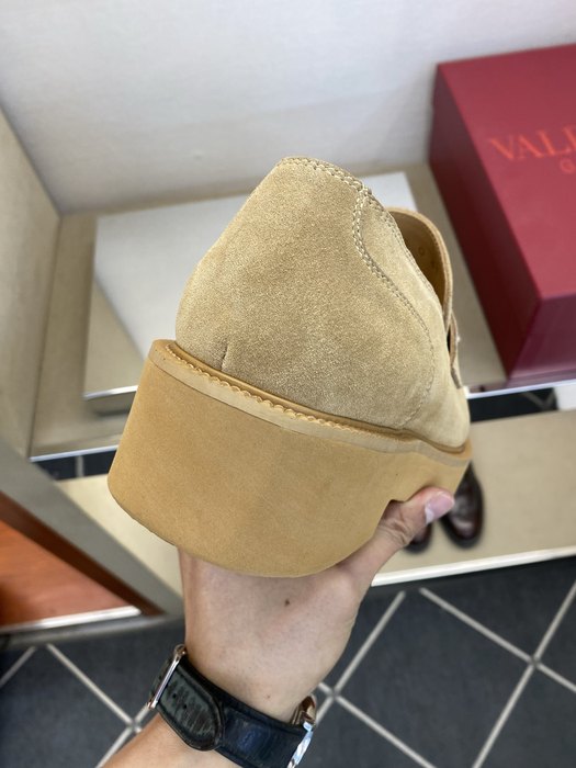 High-Quality Valentino Men's Shoes on Yupoo