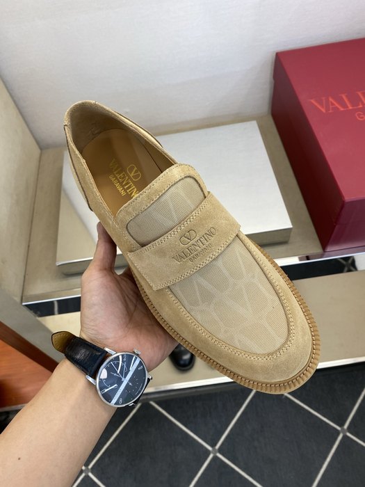 High-Quality Valentino Men's Shoes on Yupoo