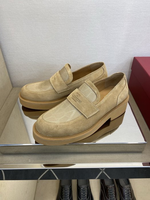 High-Quality Valentino Men's Shoes on Yupoo