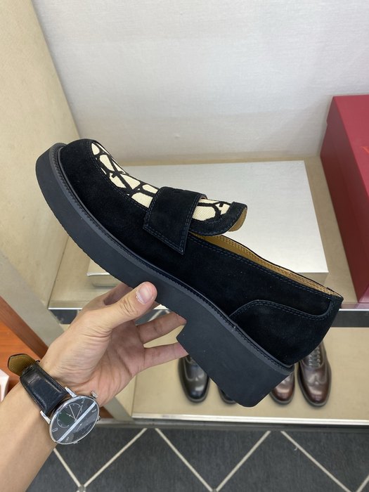 High-Quality Valentino Men's Shoes on Yupoo