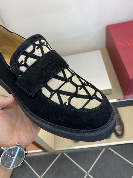 High-Quality Valentino Men's Shoes on Yupoo