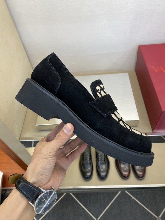 High-Quality Valentino Men's Shoes on Yupoo